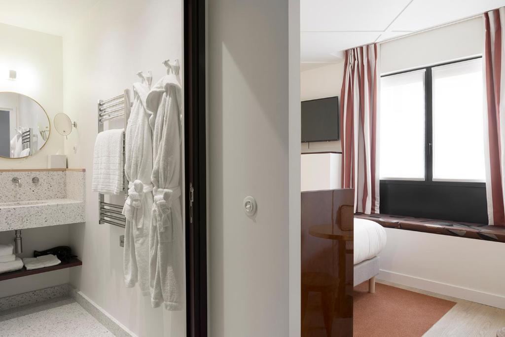 Wallace Paris, A Member Of Design