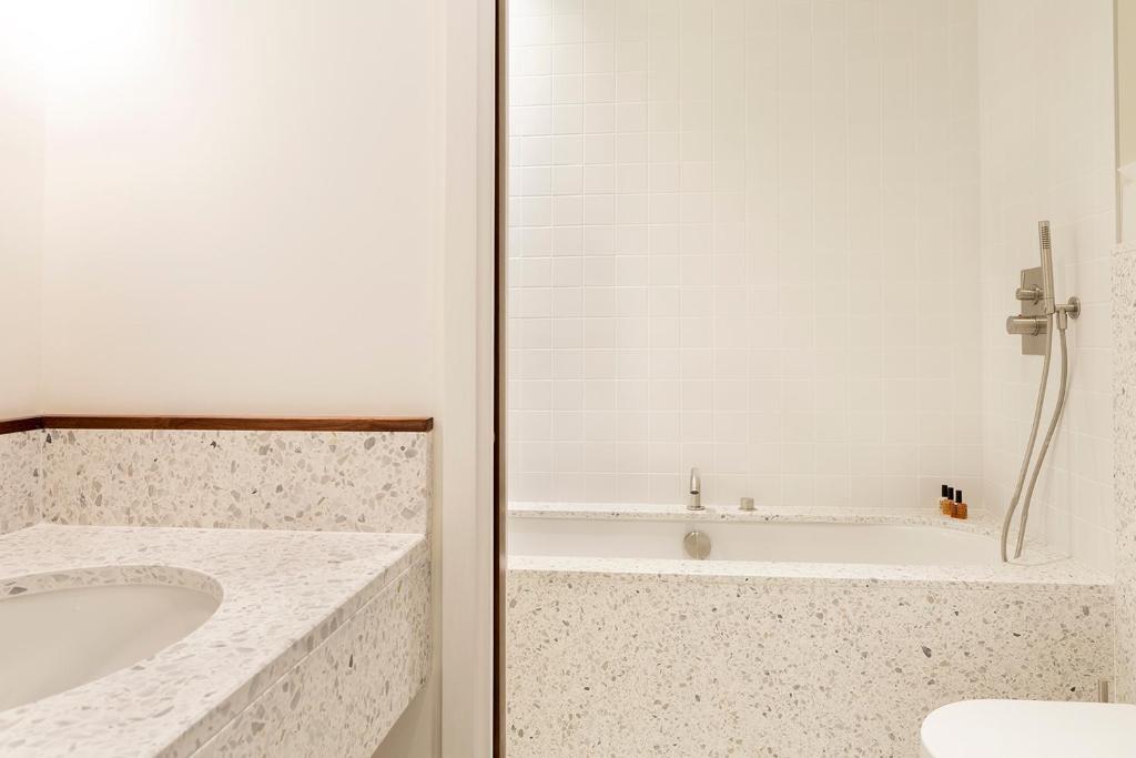 Wallace Paris, A Member Of Design