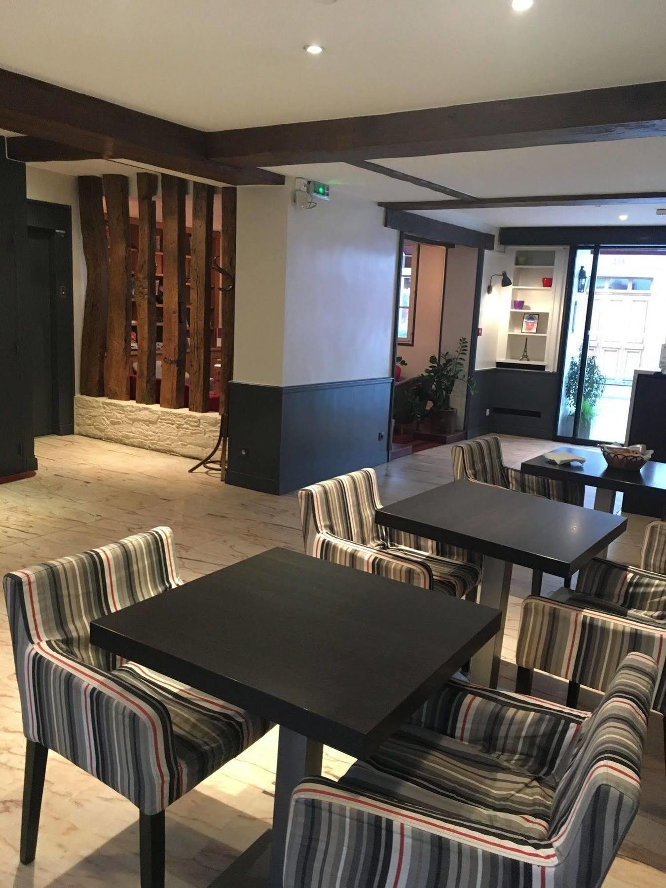 Wallace Paris, A Member Of Design Paris