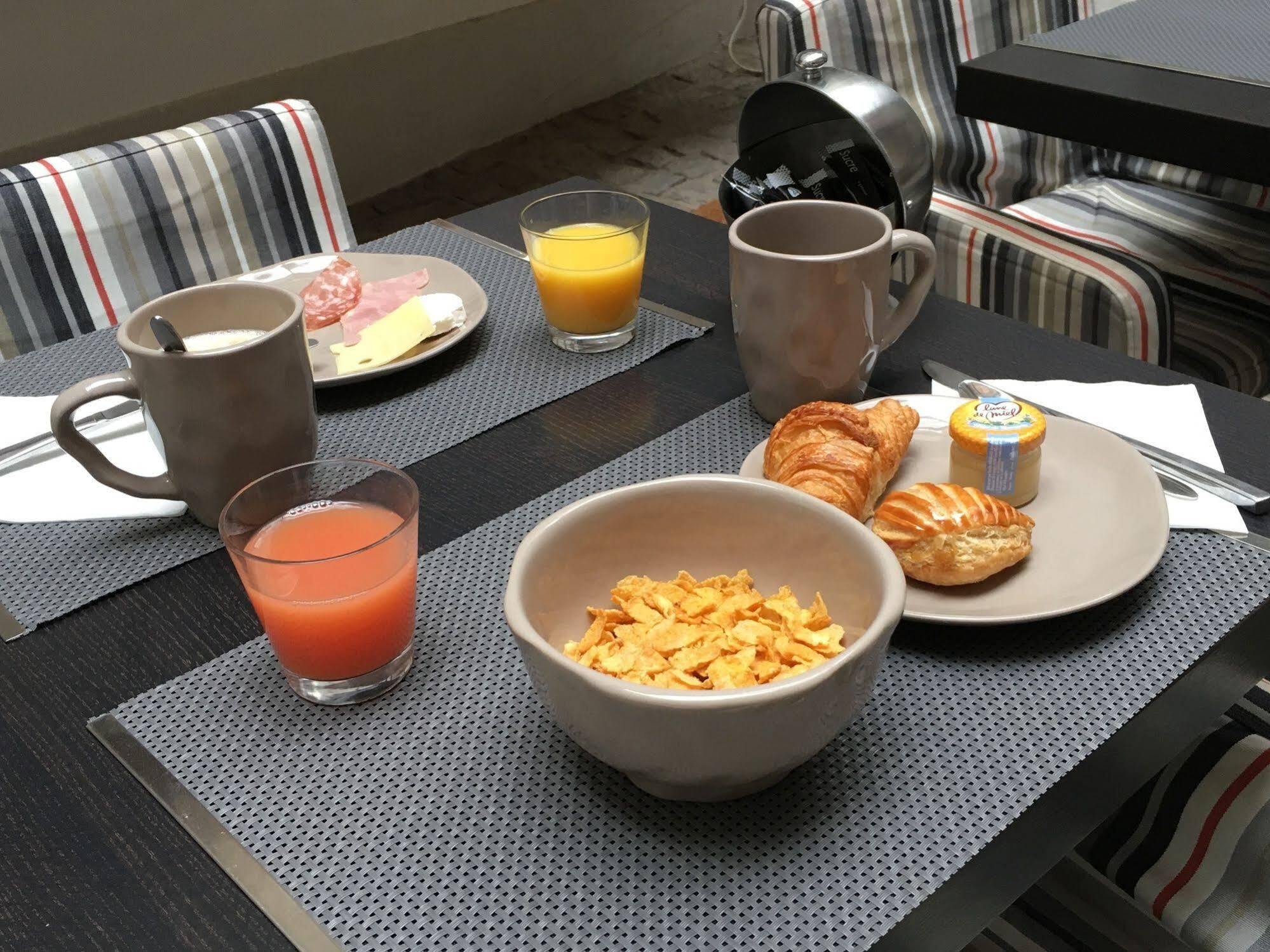 Wallace Paris, A Member Of Design Paris