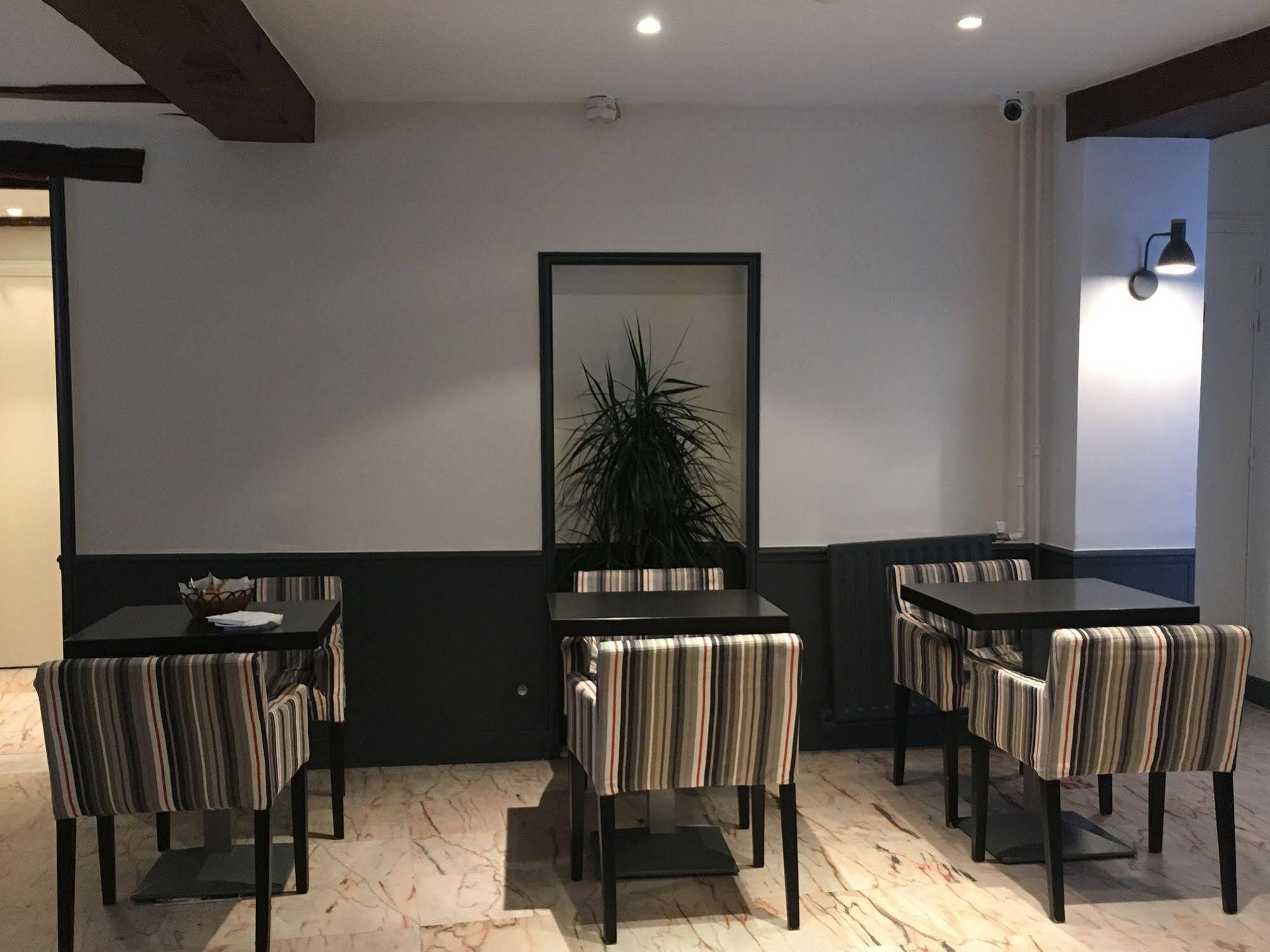 Wallace Paris, A Member Of Design Paris